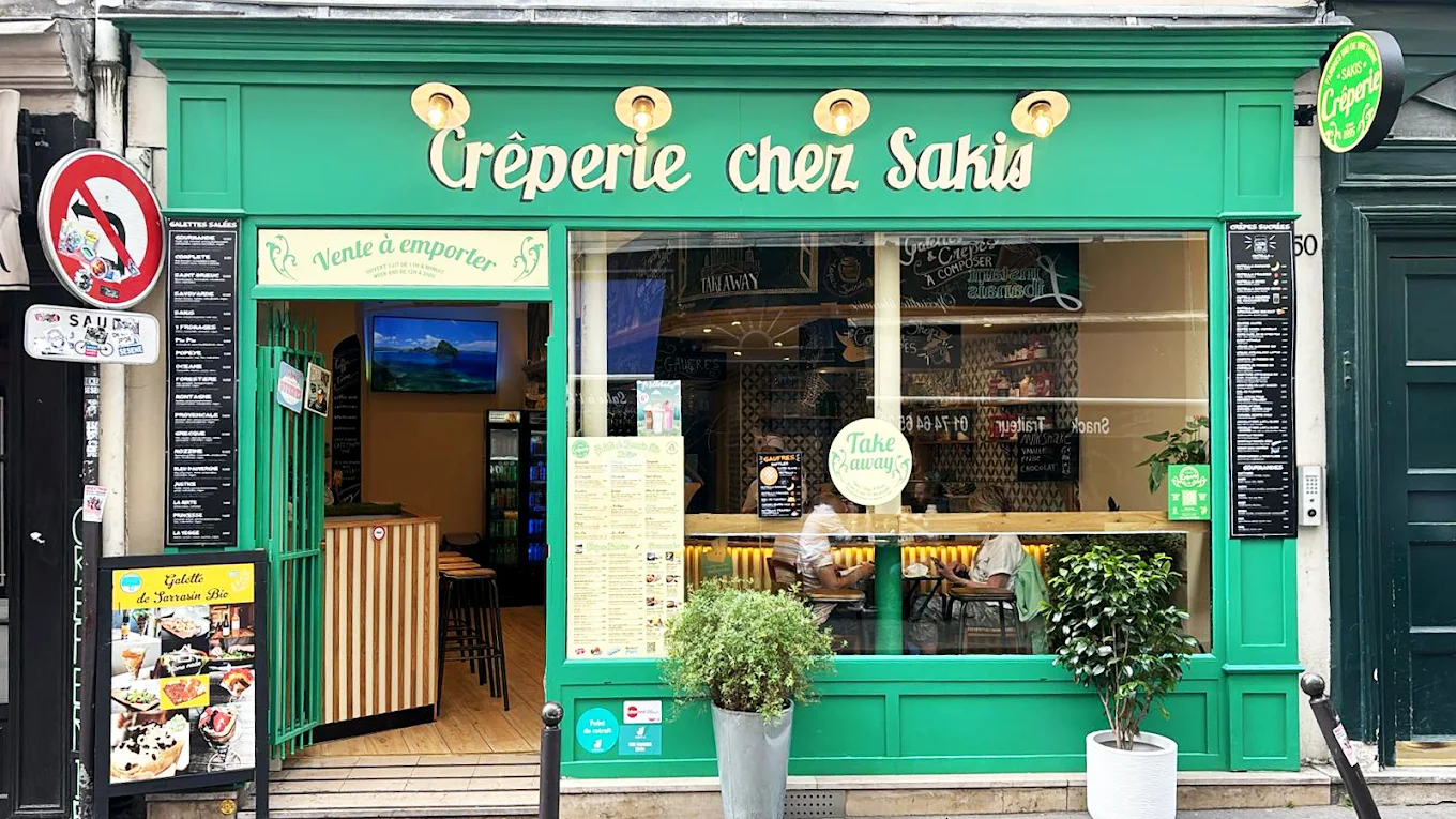 Devanture verte de la Crêperie Sakis, 50 rue Descartes à Paris 5ᵉ